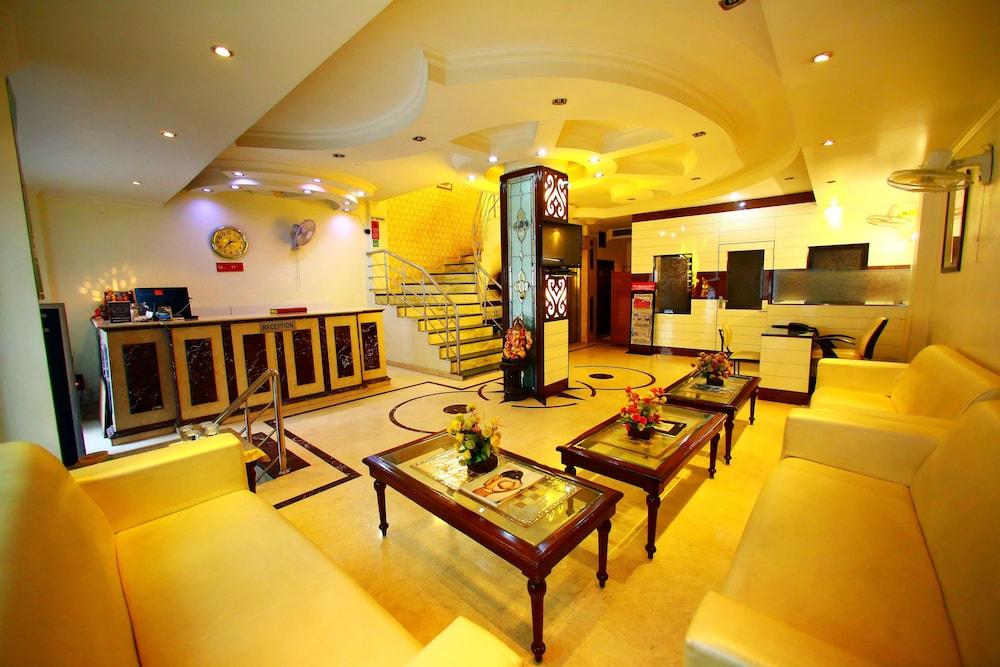 Treebo Paras International Deli Exterior foto