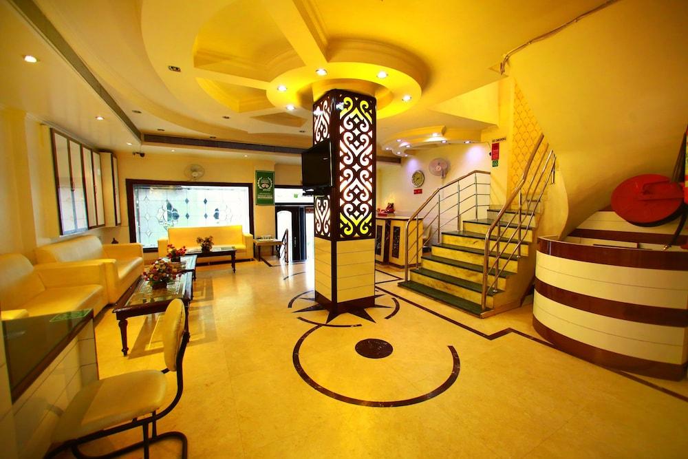 Treebo Paras International Deli Exterior foto