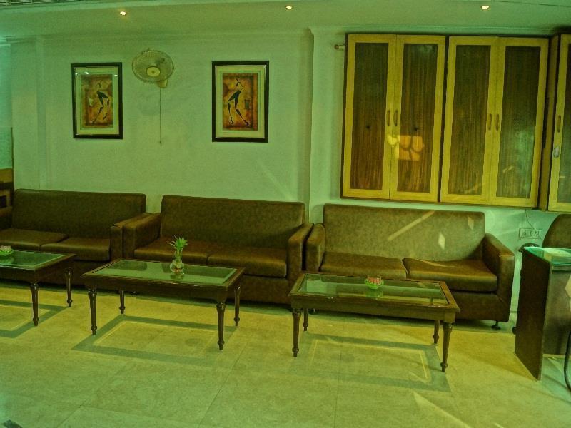 Treebo Paras International Deli Exterior foto